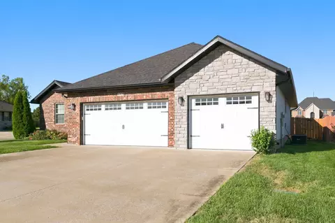 Exterior - 413 N Maplecrest Dr, Nixa, MO 65714 photo 3 of 8
