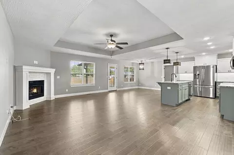 Living - 413 N Maplecrest Dr, Nixa, MO 65714 photo 2 of 4