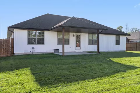 Exterior - 413 N Maplecrest Dr, Nixa, MO 65714 photo 7 of 8