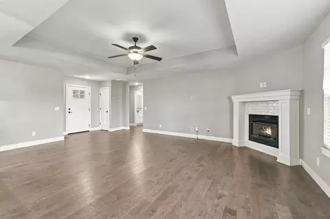 Living - 413 N Maplecrest Dr, Nixa, MO 65714 photo 3 of 4