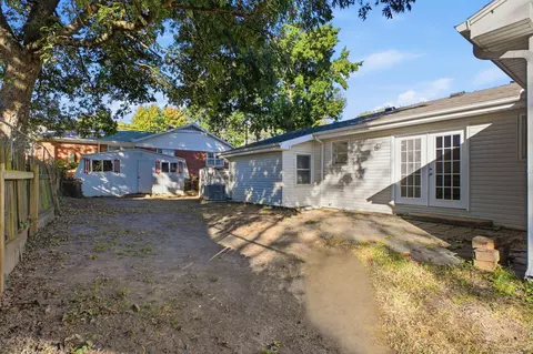 Exterior - 310 E Freeman St, Bolivar, MO 65613 photo 4 of 9