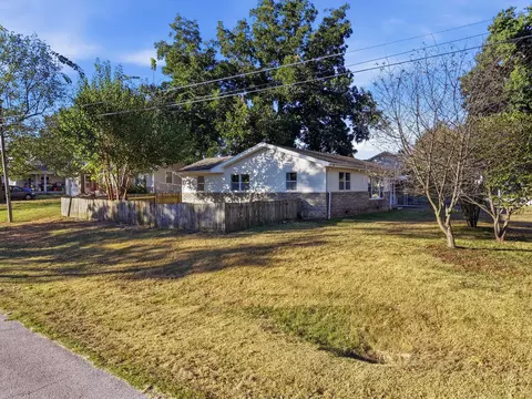 Exterior - 310 E Freeman St, Bolivar, MO 65613 photo 8 of 9