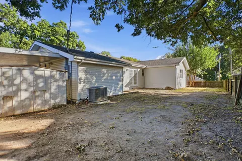 Exterior - 310 E Freeman St, Bolivar, MO 65613 photo 6 of 9