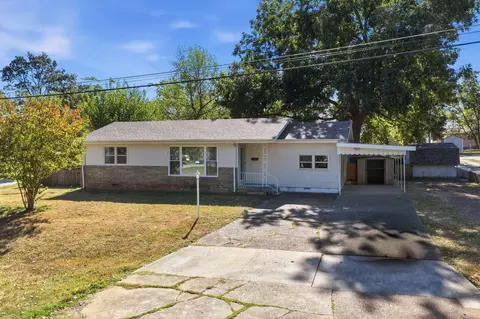Exterior - 310 E Freeman St, Bolivar, MO 65613 photo 2 of 9
