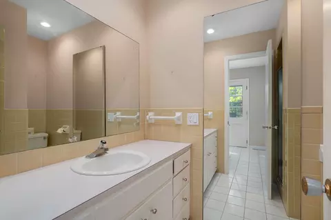 Bath - 706 S Pearson Dr, Springfield, MO 65809 photo 1 of 9