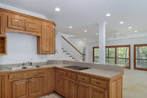 Kitchen - 706 S Pearson Dr, Springfield, MO 65809 photo 4 of 4