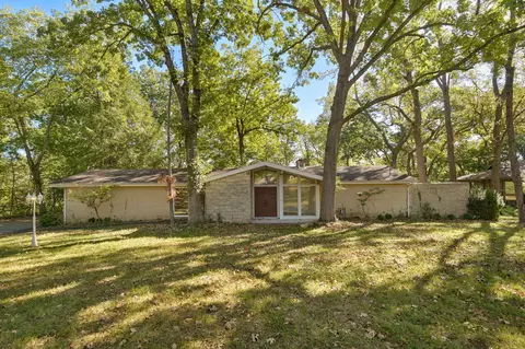 Exterior - 706 S Pearson Dr, Springfield, MO 65809 photo 4 of 13