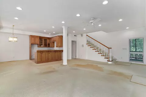 Living - 706 S Pearson Dr, Springfield, MO 65809 photo 11 of 13