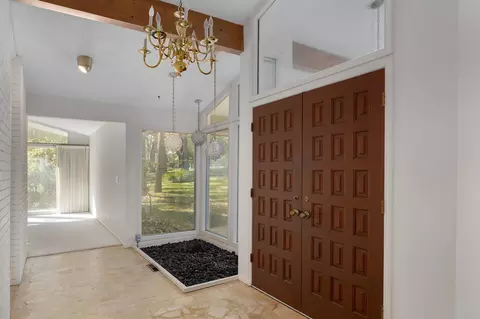 Entry Way - 706 S Pearson Dr, Springfield, MO 65809 photo 2 of 7