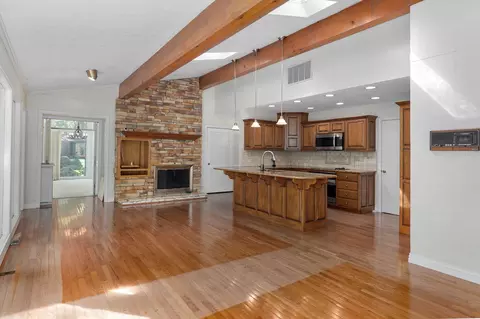 Living - 706 S Pearson Dr, Springfield, MO 65809 photo 8 of 13