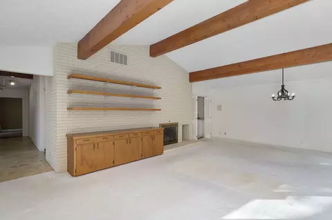 Living - 706 S Pearson Dr, Springfield, MO 65809 photo 2 of 13