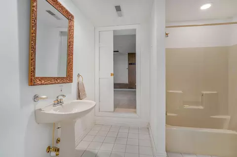 Bath - 706 S Pearson Dr, Springfield, MO 65809 photo 9 of 9