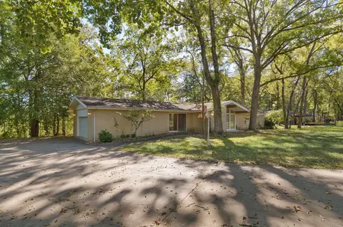Exterior - 706 S Pearson Dr, Springfield, MO 65809 photo 5 of 13