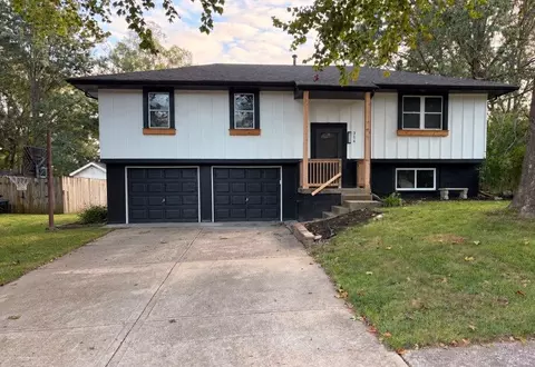 316 SW Killarney Ln, Blue Springs, MO 64015