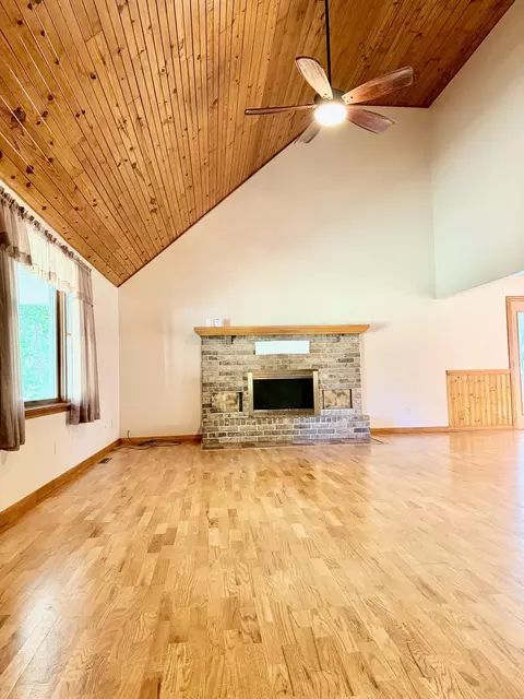 Living - 34 E Dade 86 # A, Greenfield, MO 65661 photo 2 of 5