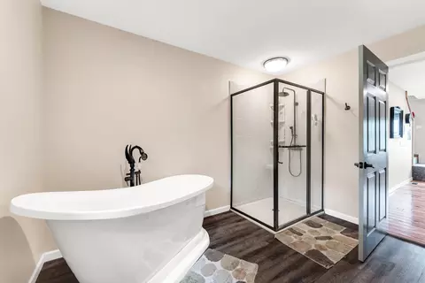 Bath - 2704 W Sharon Dr, Ozark, MO 65721 photo 2 of 5