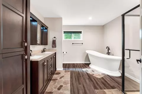 Bath - 2704 W Sharon Dr, Ozark, MO 65721 photo 1 of 5
