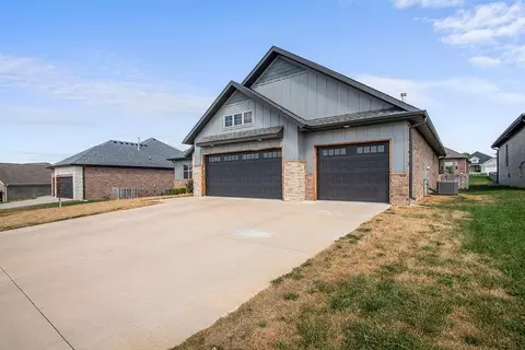 Exterior - 1215 W Sage Ct, Springfield, MO 65810 photo 2 of 8