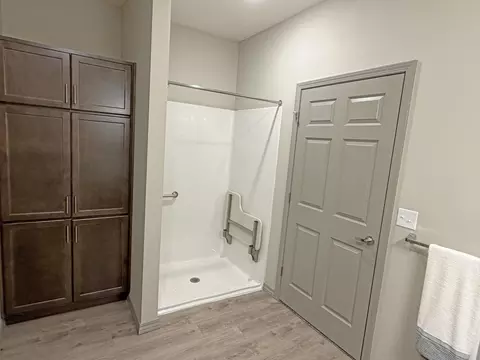 Bath - 885 W Logan St # E, Rogersville, MO 65742 photo 3 of 4