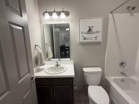 Bath - 885 W Logan St # E, Rogersville, MO 65742 photo 1 of 4