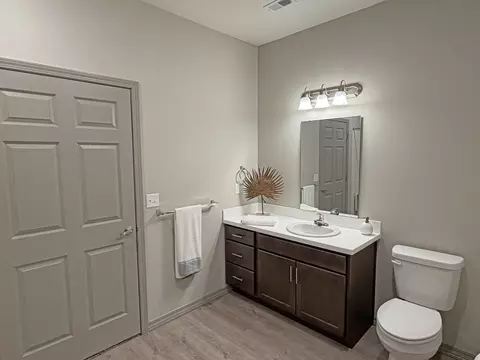 Bath - 885 W Logan St # E, Rogersville, MO 65742 photo 4 of 4