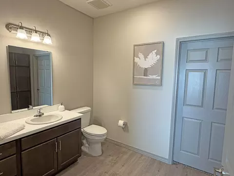 Bath - 885 W Logan St # E, Rogersville, MO 65742 photo 2 of 4