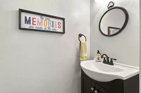 Bath - 620 Parnell Cir, Branson, MO 65616 photo 4 of 4