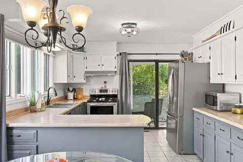 Kitchen - 620 Parnell Cir, Branson, MO 65616 photo 4 of 5