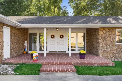 Exterior - 620 Parnell Cir, Branson, MO 65616 photo 10 of 20