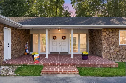 Exterior - 620 Parnell Cir, Branson, MO 65616 photo 2 of 20