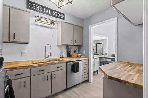Kitchen - 259 Buckingham Dr, Branson, MO 65616 photo 4 of 8