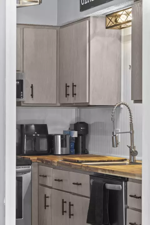 Kitchen - 259 Buckingham Dr, Branson, MO 65616 photo 7 of 8