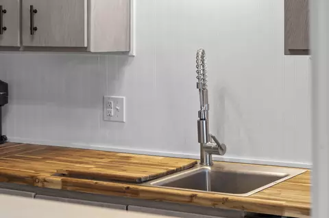 Kitchen - 259 Buckingham Dr, Branson, MO 65616 photo 5 of 8