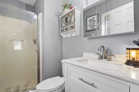 Bath - 259 Buckingham Dr, Branson, MO 65616 photo 1 of 3