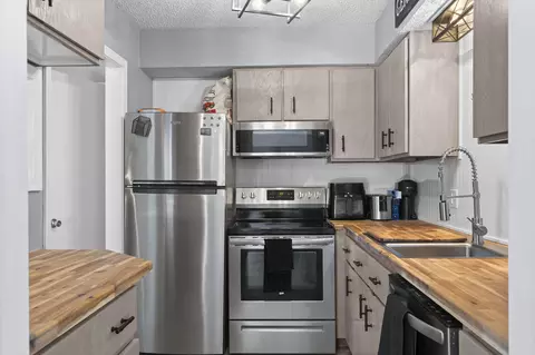 Kitchen - 259 Buckingham Dr, Branson, MO 65616 photo 1 of 8