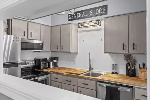Kitchen - 259 Buckingham Dr, Branson, MO 65616 photo 6 of 8