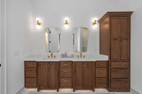 Bath - 6019 S Dollison Ave, Springfield, MO 65810 photo 3 of 11