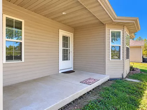 Exterior - 307 E Jamestown Dr, Clinton, MO 64735 photo 5 of 6