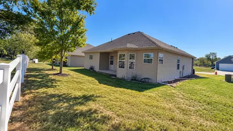 Exterior - 307 E Jamestown Dr, Clinton, MO 64735 photo 6 of 6