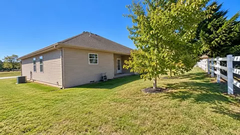 Exterior - 307 E Jamestown Dr, Clinton, MO 64735 photo 4 of 6