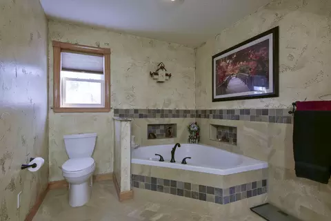 Bath - 281 Queensberry Dr, Branson West, MO 65737 photo 1 of 7