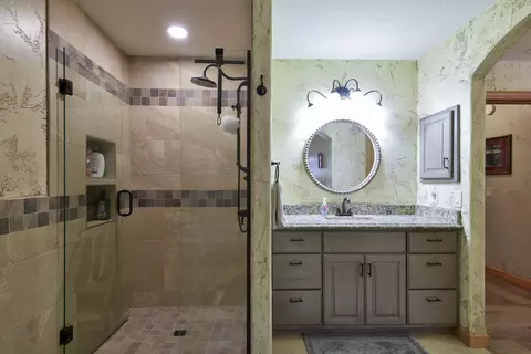 Bath - 281 Queensberry Dr, Branson West, MO 65737 photo 2 of 7