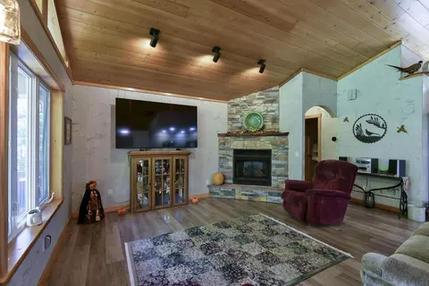 Living - 281 Queensberry Dr, Branson West, MO 65737 photo 4 of 6