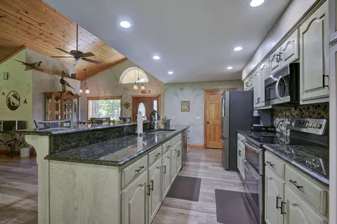Kitchen - 281 Queensberry Dr, Branson West, MO 65737 photo 2 of 2