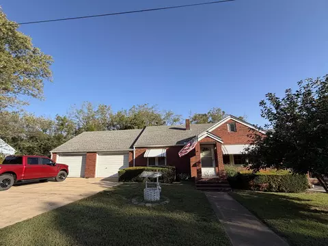 Exterior - 604 W 2nd St, Mountain View, MO 65548 photo 2 of 13