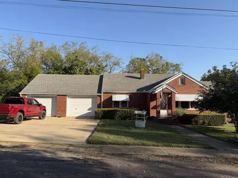 Exterior - 604 W 2nd St, Mountain View, MO 65548 photo 3 of 13