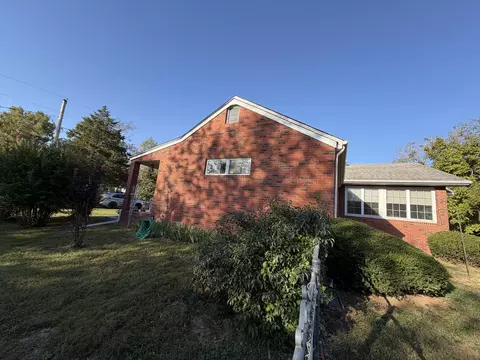 Exterior - 604 W 2nd St, Mountain View, MO 65548 photo 8 of 13