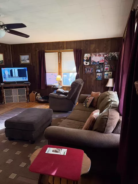 Living - 604 W 2nd St, Mountain View, MO 65548 photo 2 of 4