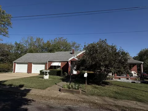 Exterior - 604 W 2nd St, Mountain View, MO 65548 photo 1 of 13