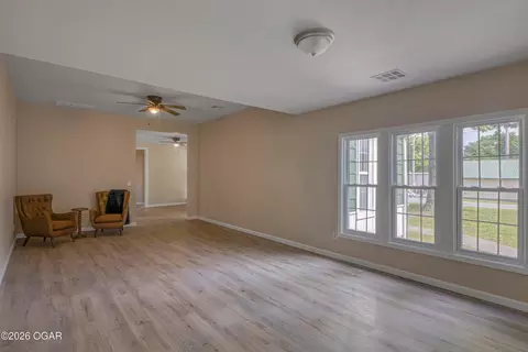 Living - 302 E Market St, Diamond, MO 64840 photo 2 of 7